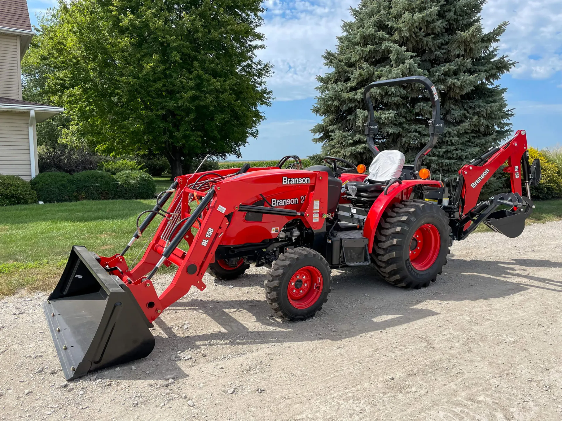 Keast Enterprises, Inc Branson 2515H Tractor, Loader, & Backhoe