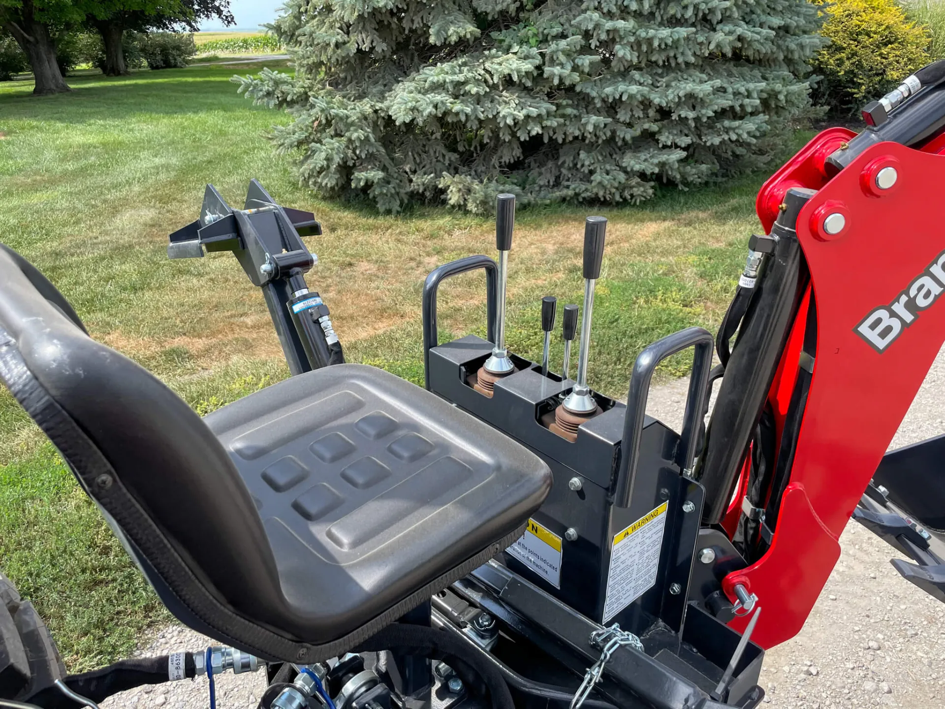 Keast Enterprises, Inc Branson 2515H Tractor, Loader, & Backhoe